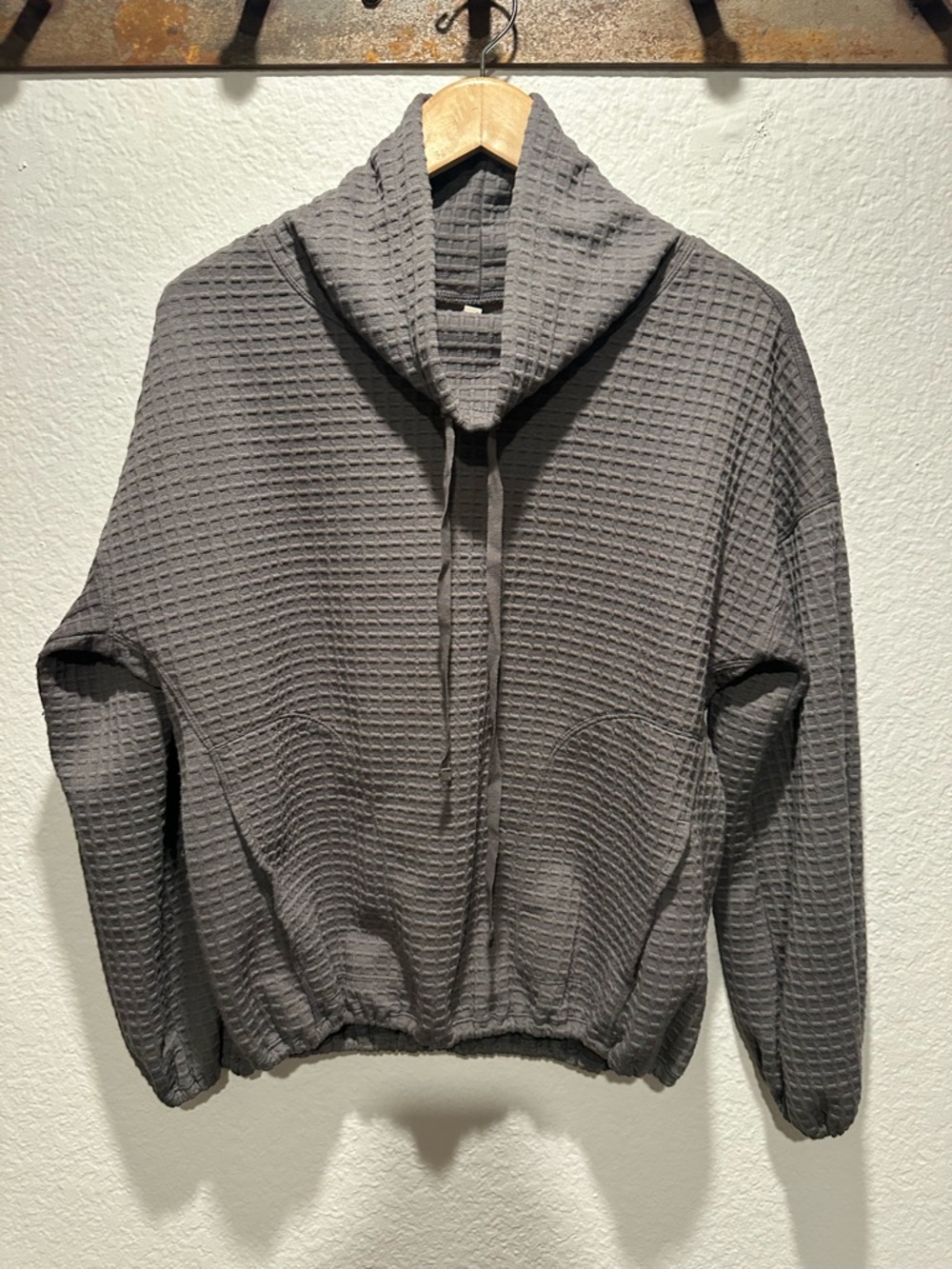 Max Studio Nordstrom Charcoal Gray Waffle-Knit Pullover - Picture 2 of 13